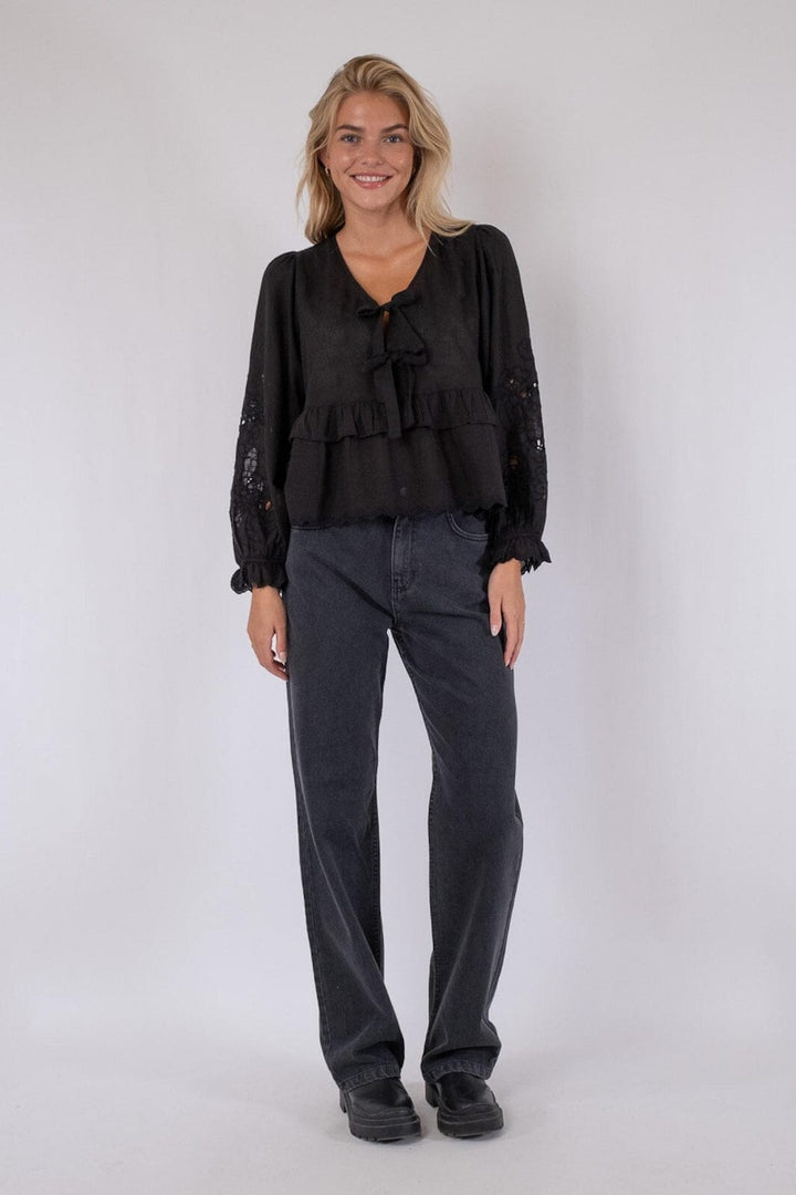 Forudbestilling - Neo Noir - Eden Embroidery Blouse - Black Bluser 