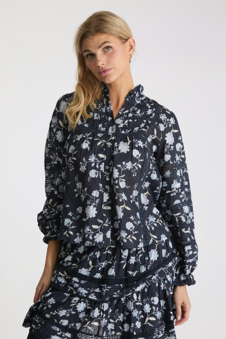 Forudbestilling - Neo Noir - Lyla Night Flower Blouse - Navy Bluser 