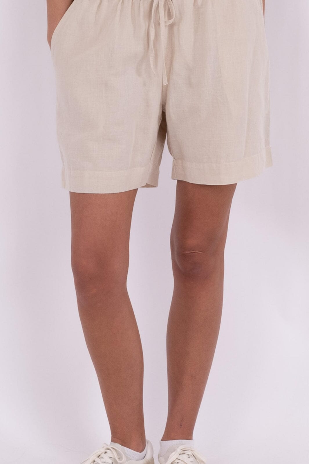 Forudbestilling - Neo Noir - Shea Linen Shorts - Sand Shorts 