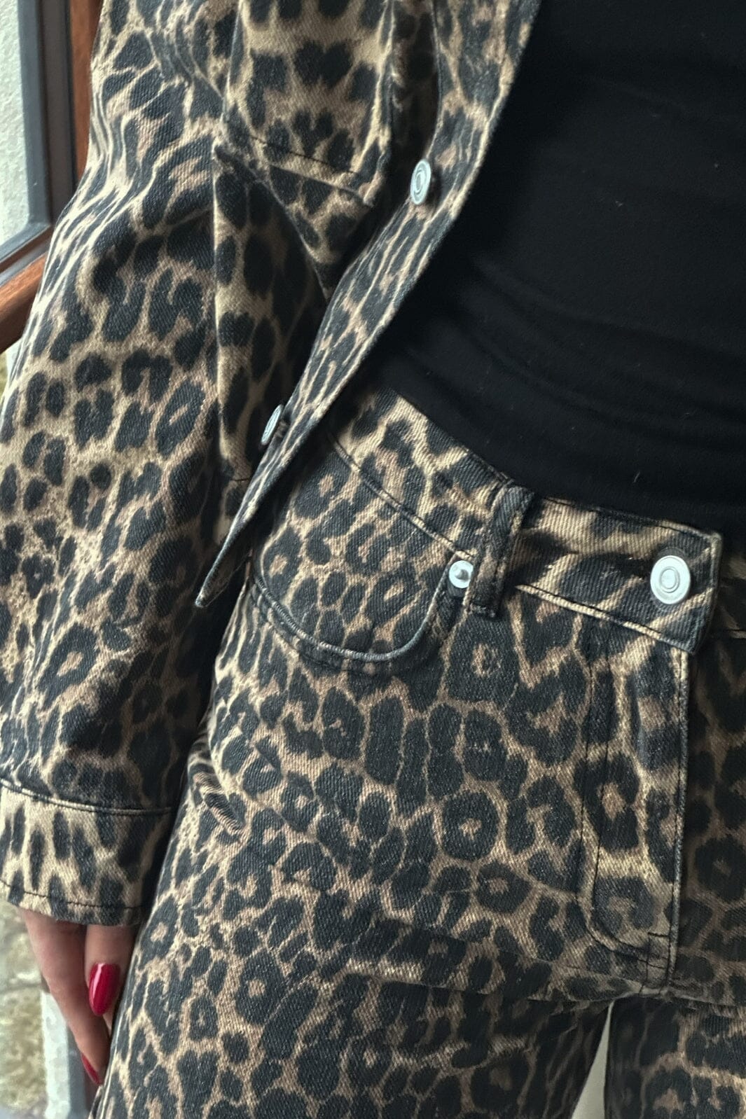 Forudbestilling - Neo Noir - Simona Leopard Pants - 400 Leopard Jeans 