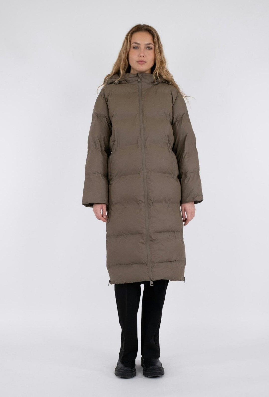 Forudbestilling - Neo Noir - Viviana C Puffer Jacket - Dark Taupe Jakker 