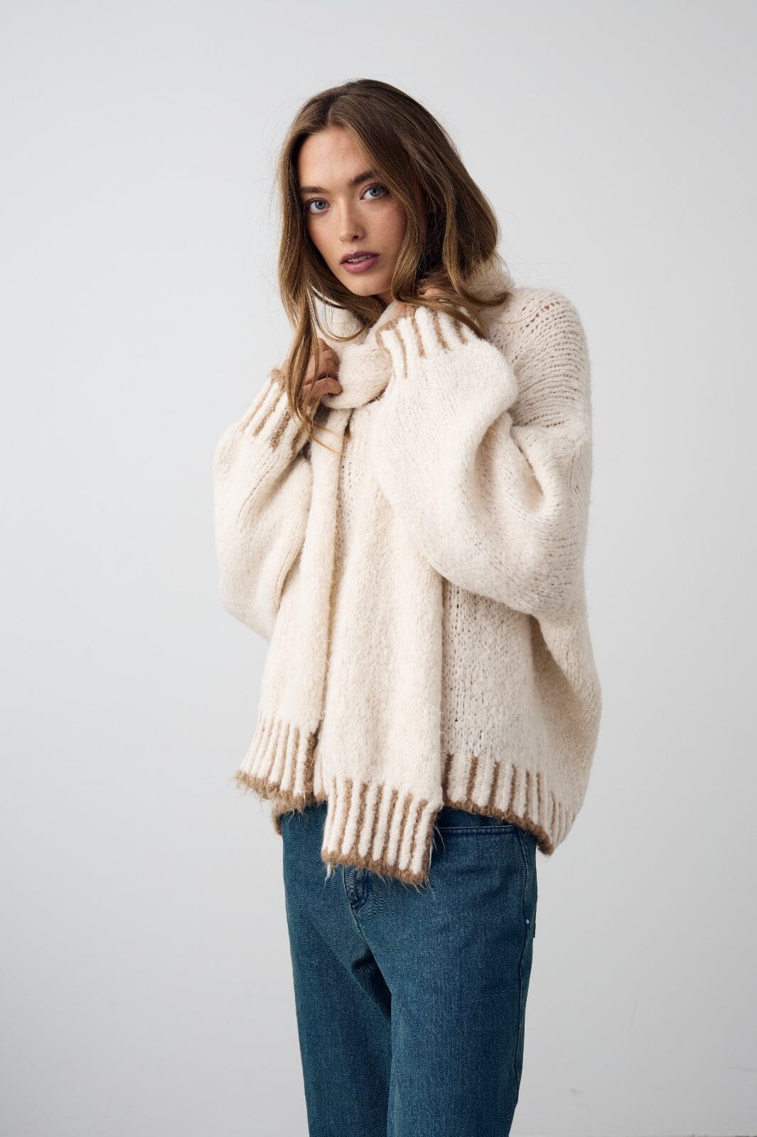 Forudbestilling - Noella - Lydia Knit - 025 Oatmeal Strikbluser 