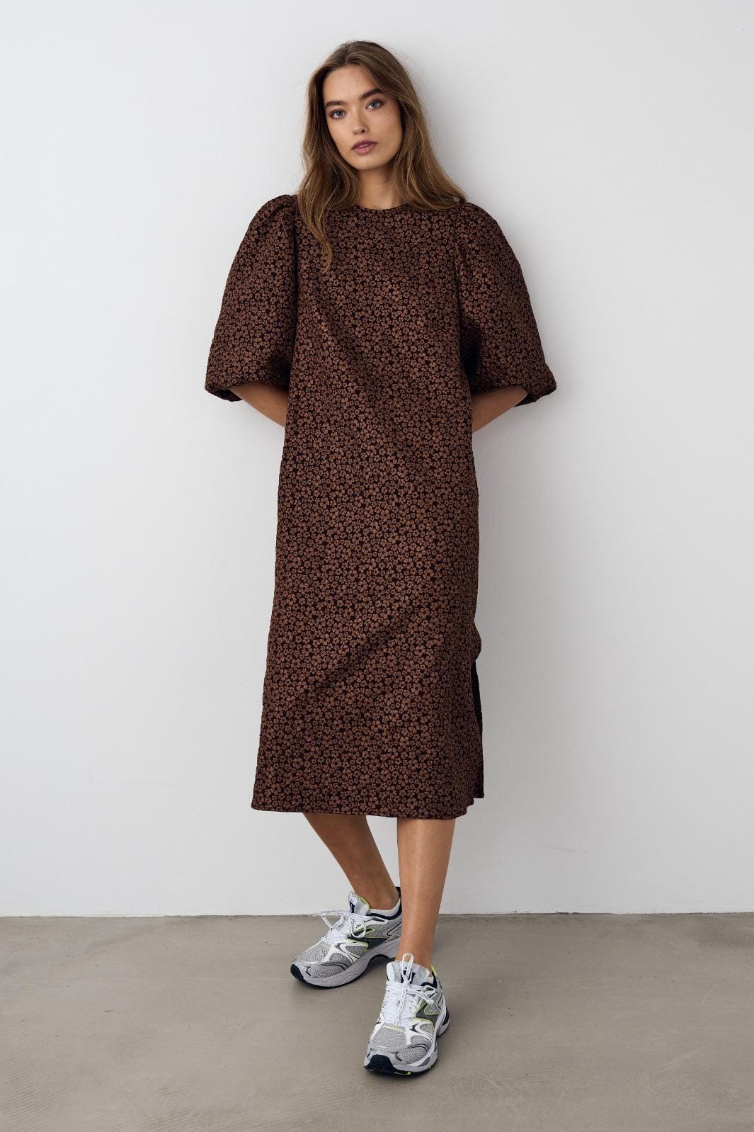 Forudbestilling - Noella - Reno Pastis Long Dress - 674 Chocolate Kjoler 