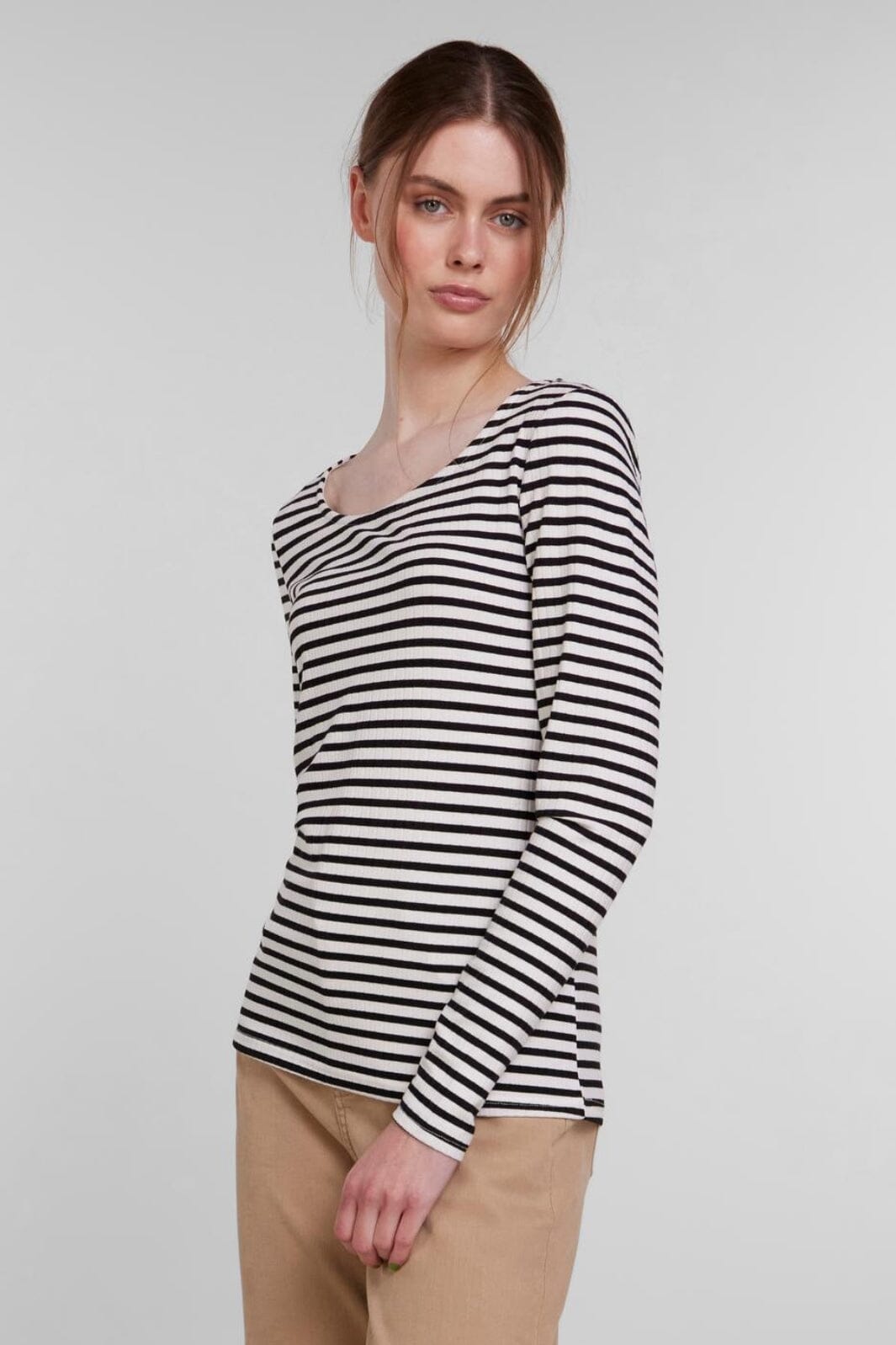 Forudbestilling - Pieces - Pckylie Ls O-Neck Stripe Top - Black/Cloud Dancer (Marts) Bluser 