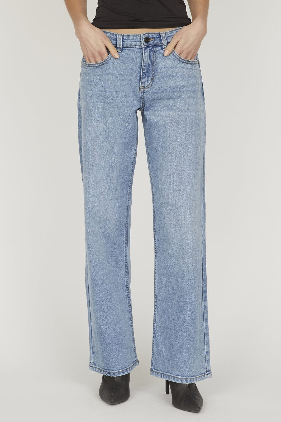 Forudbestilling - Sisters Point - Onea-Je - 911 L. Blue Used Jeans 