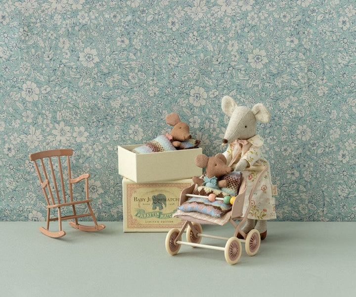 Maileg - Sleepy Wakey Baby Mouse In Matchbox - Blue Legetøj 