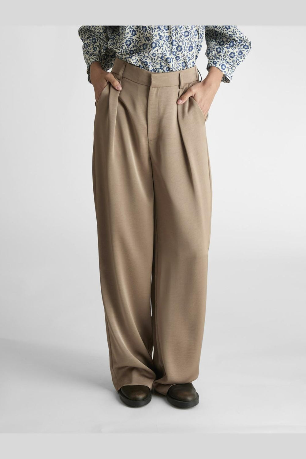 Neo Noir - Alessandra Heavy Sateen Pants - Dark Taupe