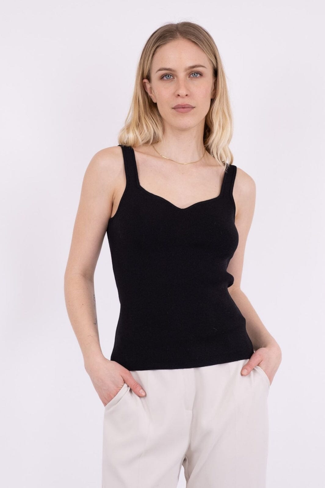 Neo Noir - Hanora Knit Top - Black Toppe 