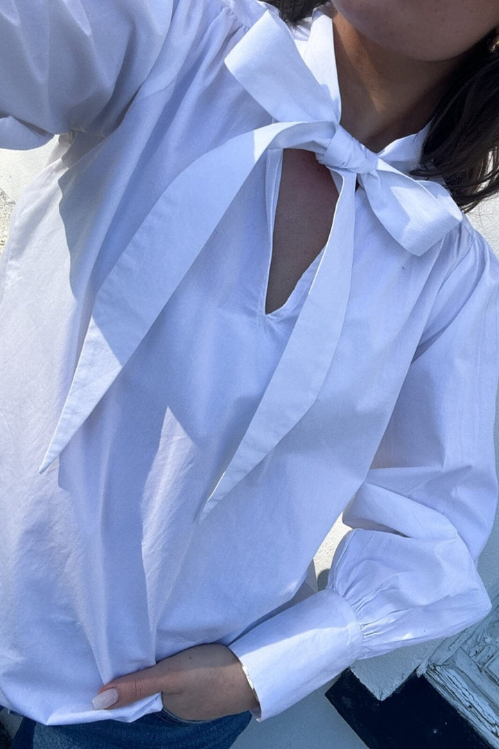 Neo Noir - Jaz Bow C Poplin Blouse - White Skjorter 