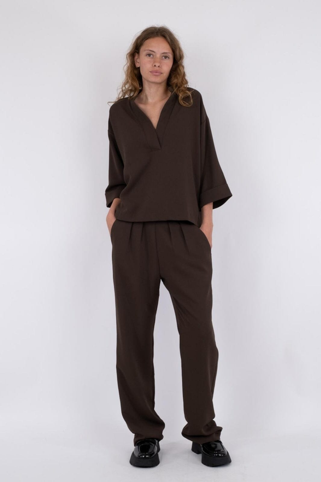 Neo Noir - Luma Crepe Blouse - Brown Bluser 