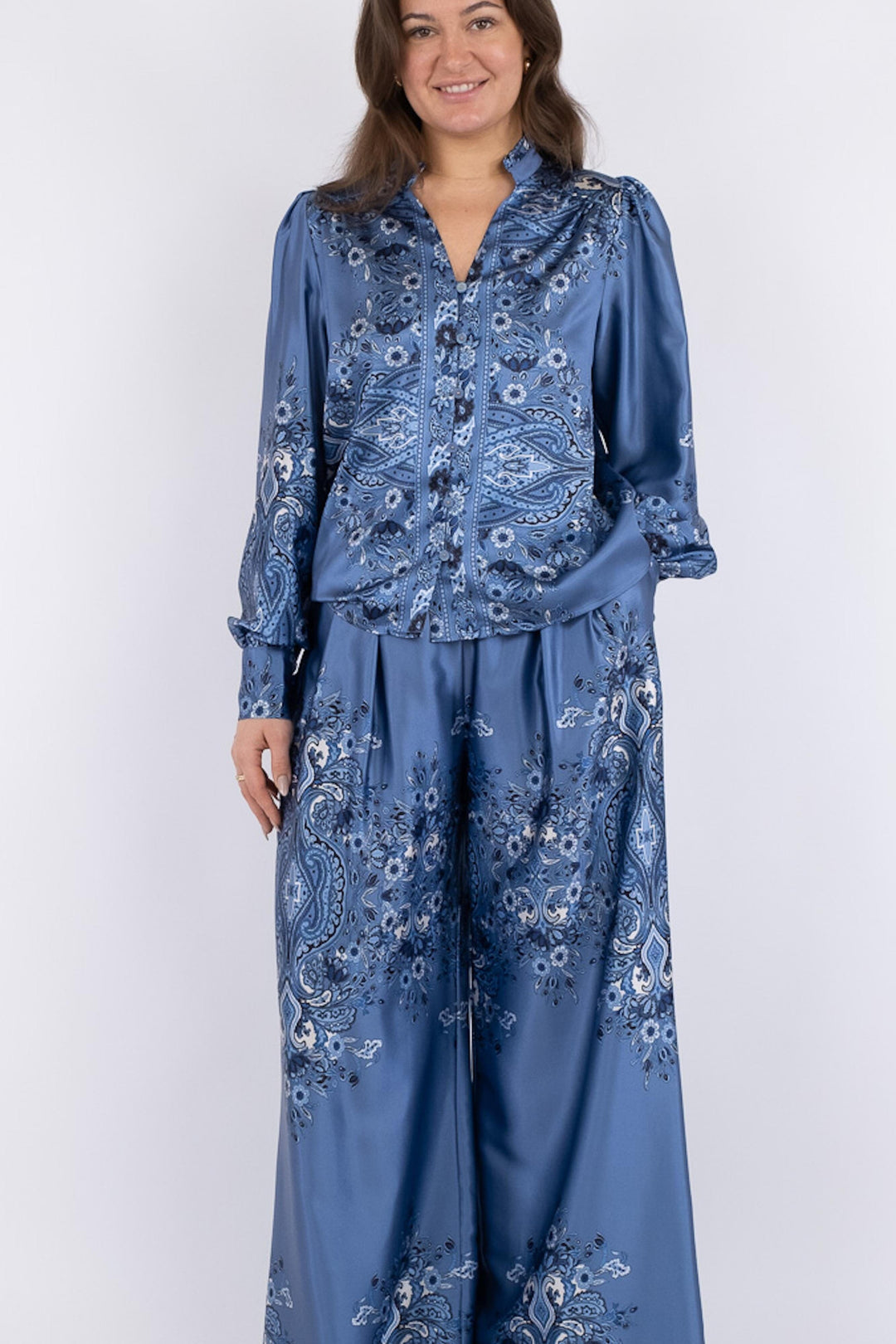 Neo Noir - Massima Paisley Border Blouse - Dusty Blue