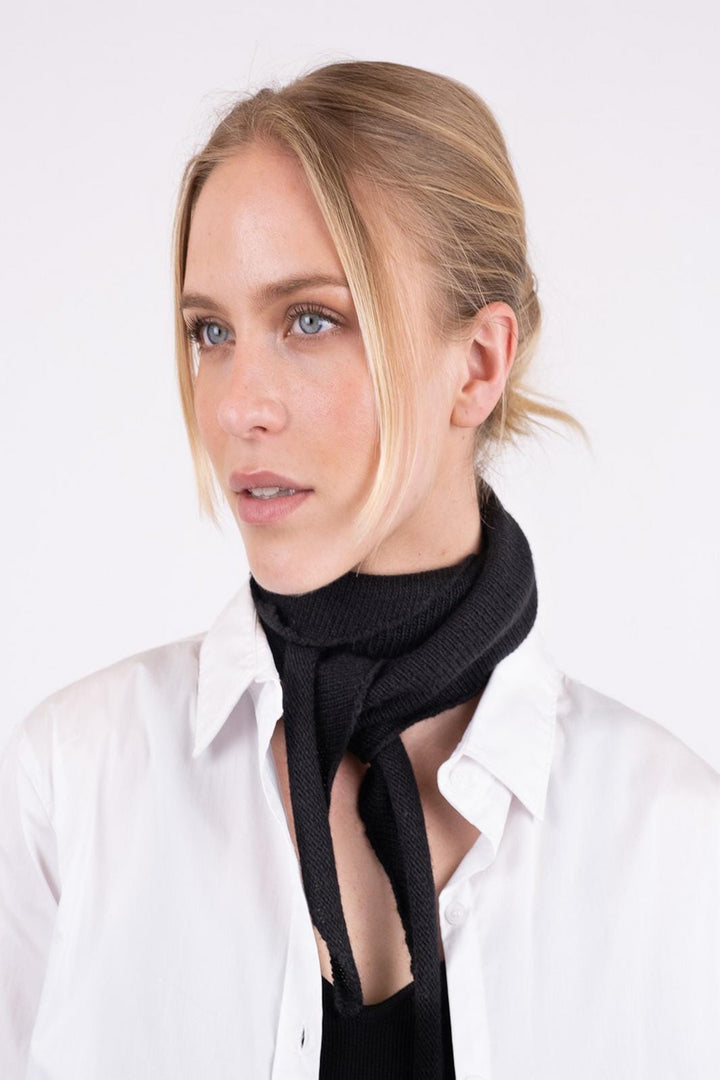 Neo Noir - Misty Knit Scarf - Black