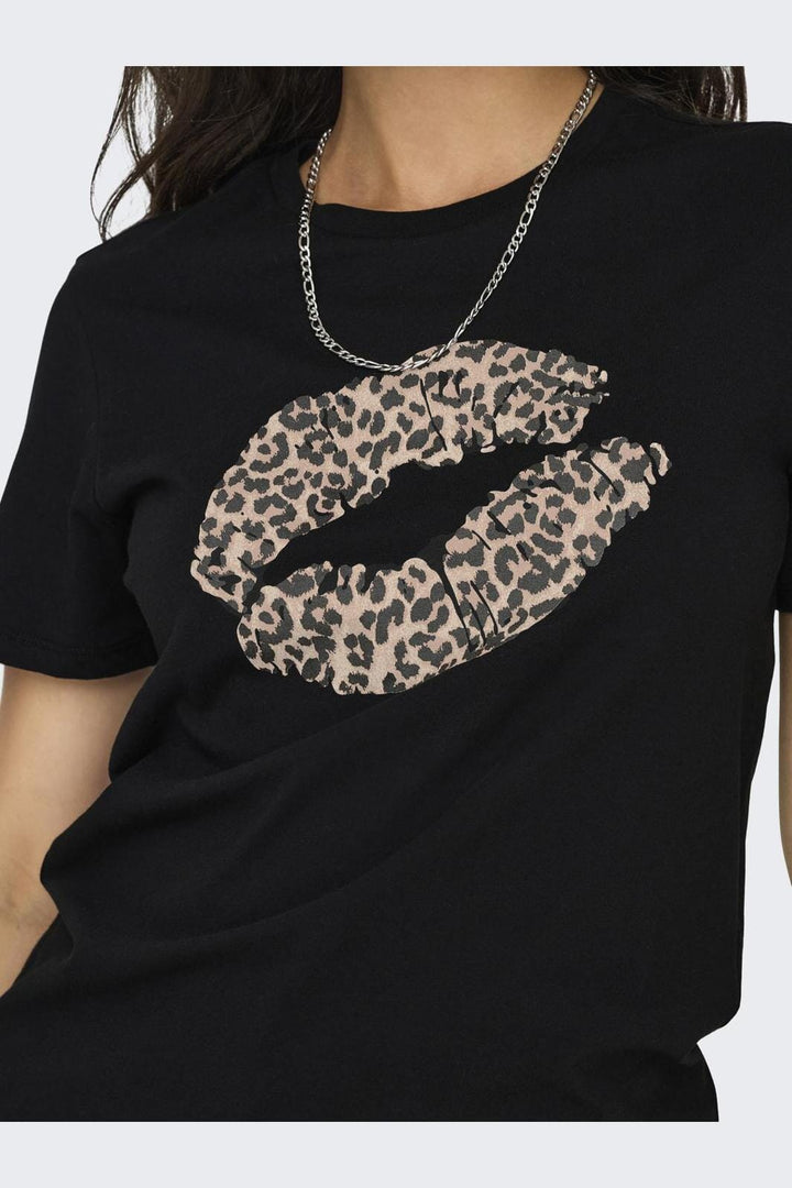 Only - Onlola S/S Reg Tee - 4734990 Black Leo Lips