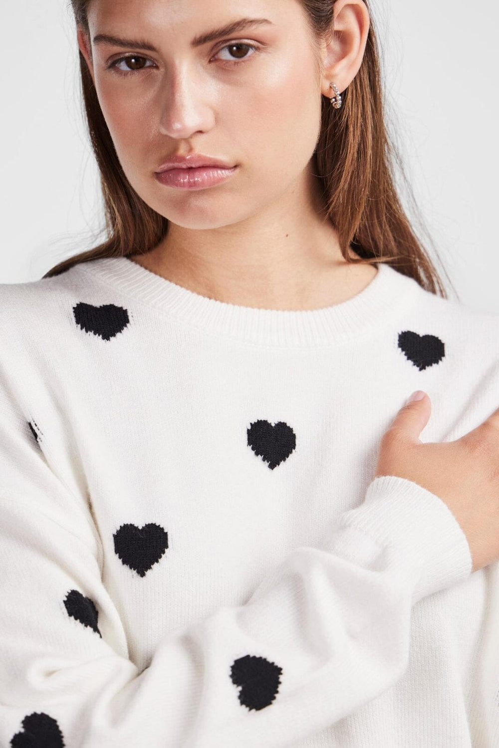 Pieces - Pcanita Ls O-Neck Knit Pullover - 188927-1088324 Bright White BLACK HEARTS Strikbluser 