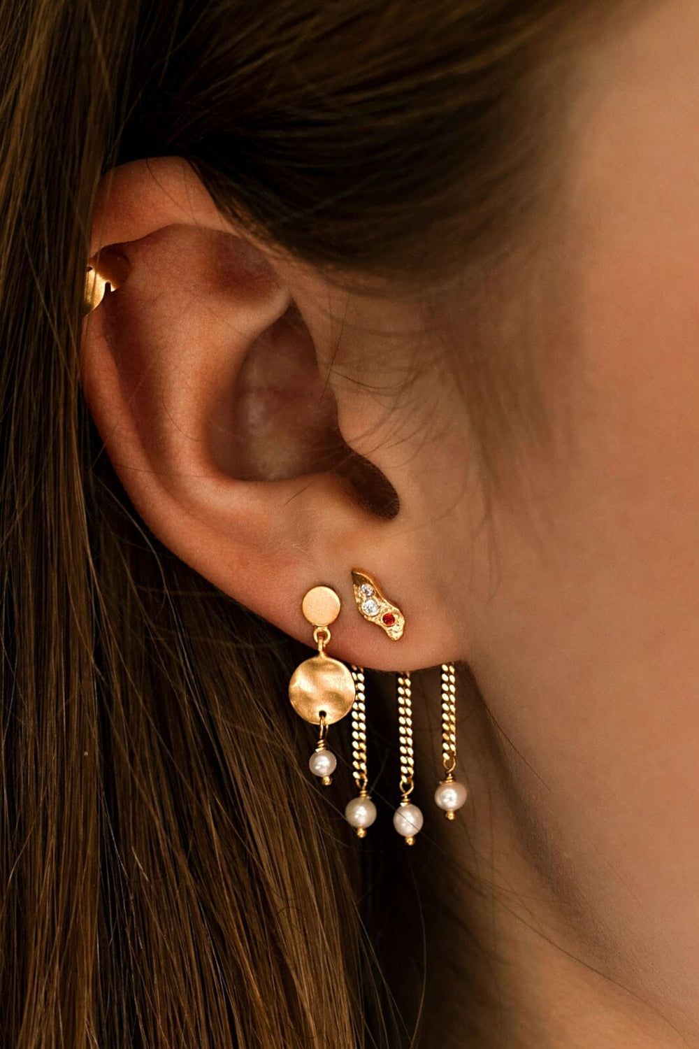 Stine A - Petit Hammered Coin And Stone Earring Gold - Pearl - 1167-02-S-Pearl Øreringe 