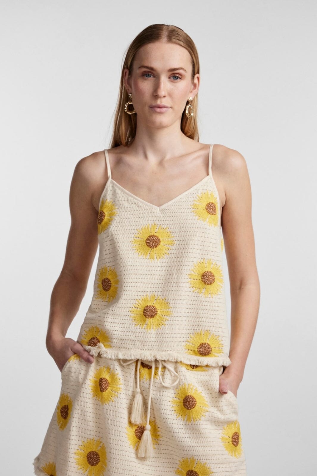 Y.A.S - Yassunflower Strap Top Fest - Birch w. embroidery Toppe 